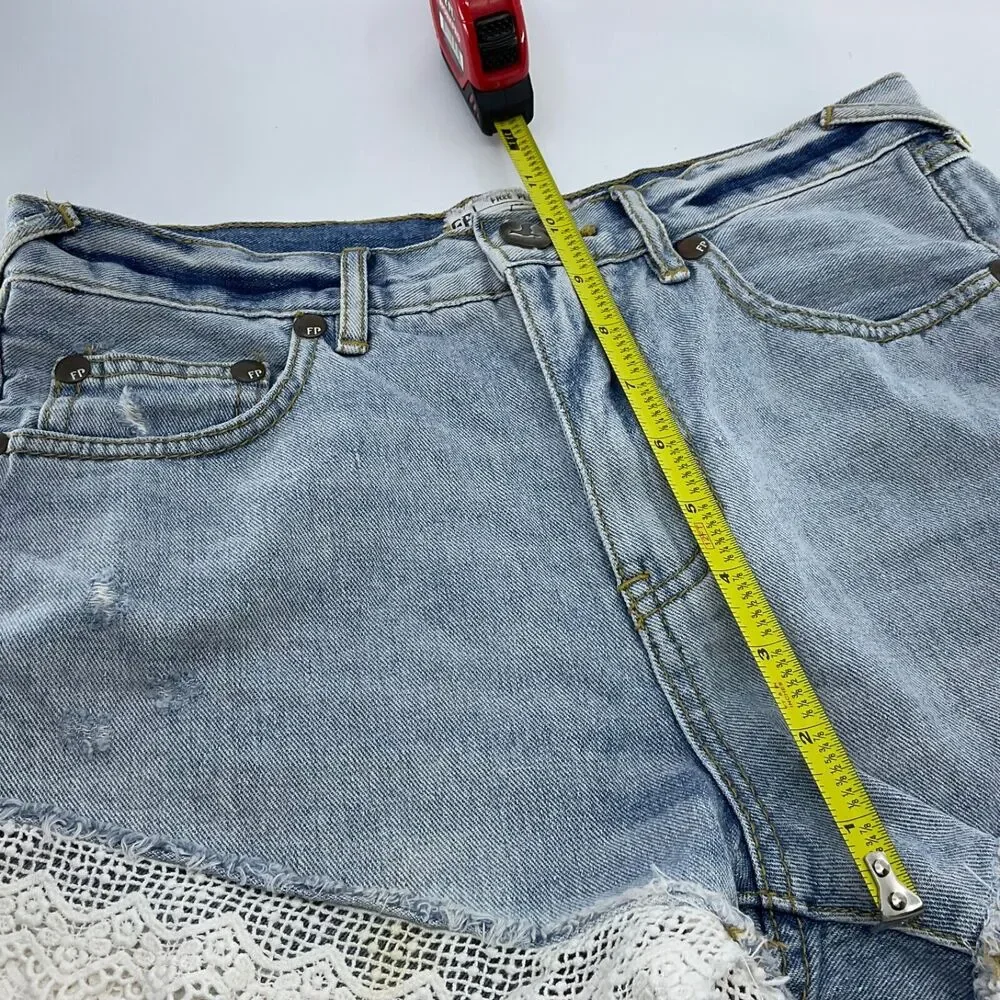 Free People shorts women’s 5 pocket lace trim women’s Distressed Denim Size 26